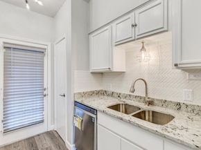 4401 Bellaire Drive S 126S, Fort Worth TX 76109