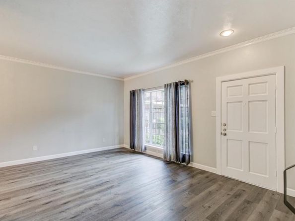 4401 Bellaire Drive S 126S, Fort Worth TX 76109