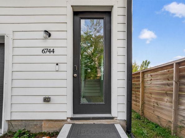 6744 Del Rio Street, Houston TX 77021