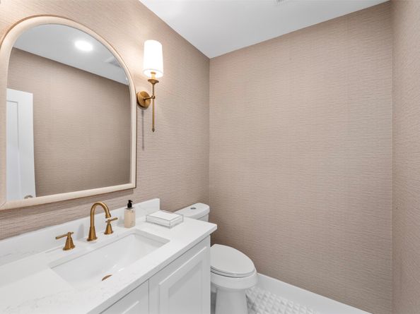 1725 Wroxton Court, Houston TX 77005