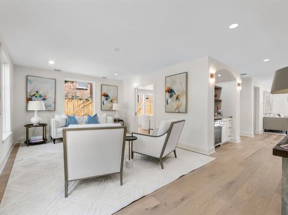 1725 Wroxton Court, Houston TX 77005