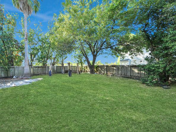 7902 Belterraza Court, Houston TX 77083