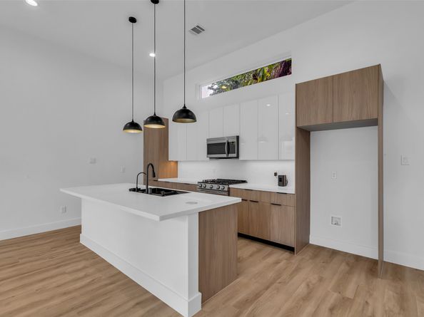 3407 Hutchins Street, Houston TX 77004