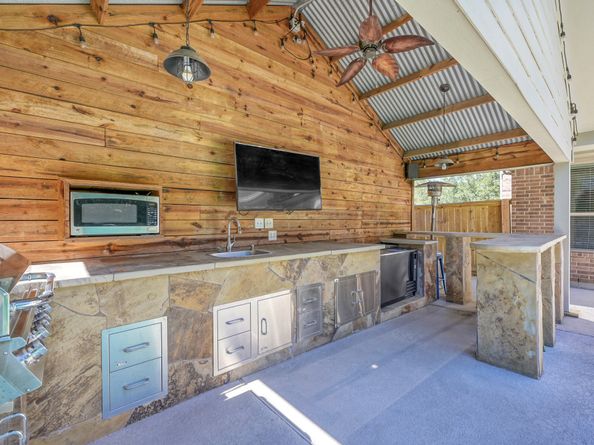 2458 S Bramlet Drive, Conroe TX 77304