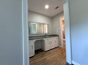 4810 Theall Road, Houston TX 77066
