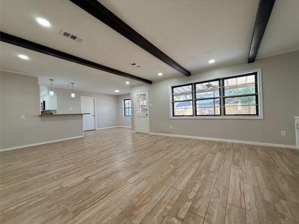 4810 Theall Road, Houston TX 77066