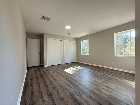 4810 Theall Road, Houston TX 77066