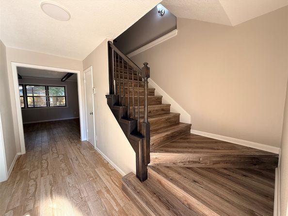 4810 Theall Road, Houston TX 77066