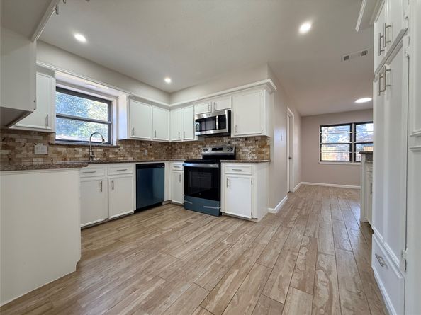 4810 Theall Road, Houston TX 77066