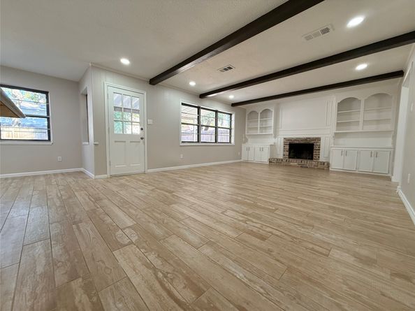 4810 Theall Road, Houston TX 77066