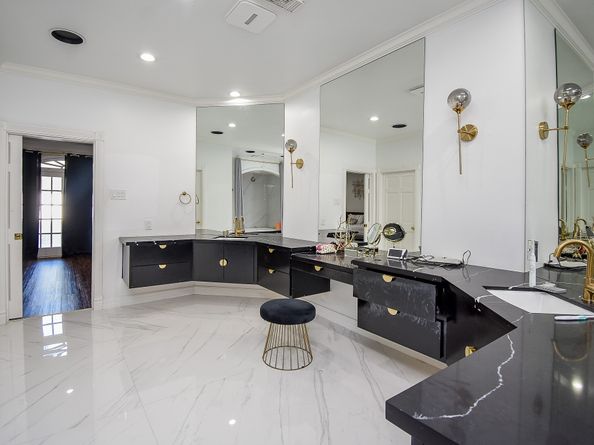 5330 Braesheather Drive, Houston TX 77096