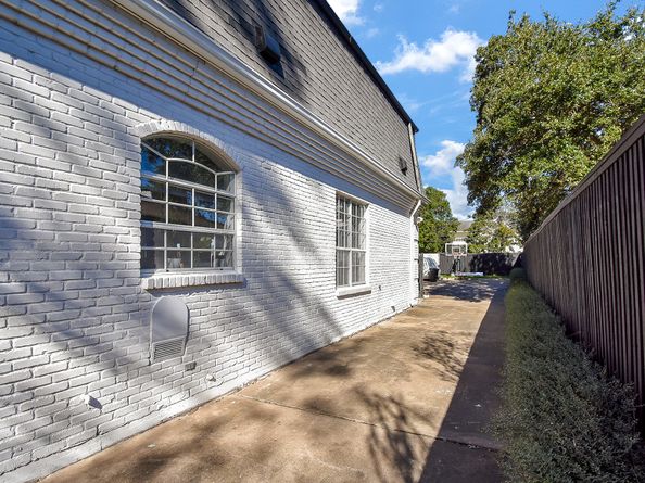 5330 Braesheather Drive, Houston TX 77096