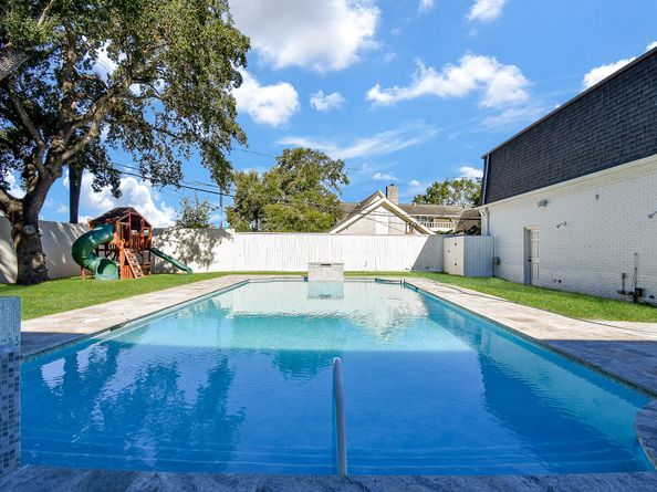 5330 Braesheather Drive, Houston TX 77096