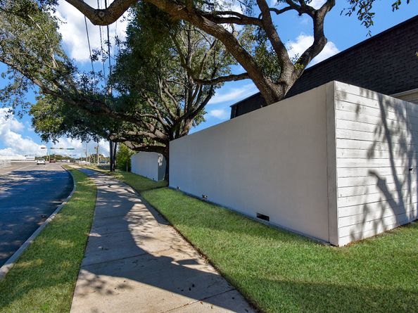 5330 Braesheather Drive, Houston TX 77096