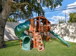 5330 Braesheather Drive, Houston TX 77096