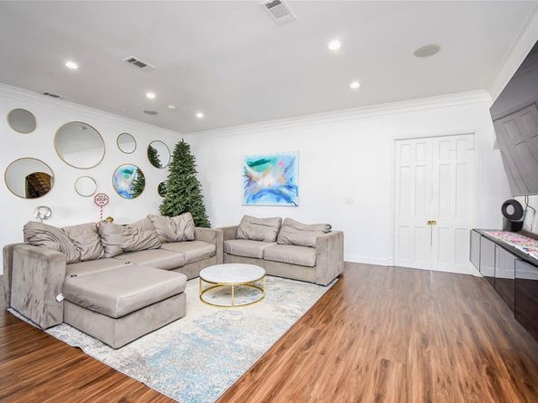 5330 Braesheather Drive, Houston TX 77096