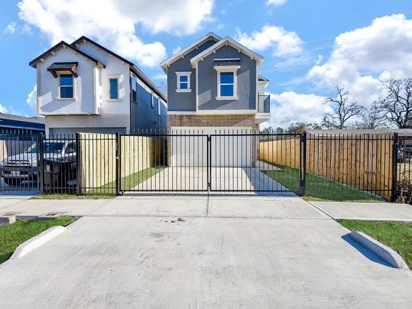 8700 Lanewood Drive, Houston TX 77016