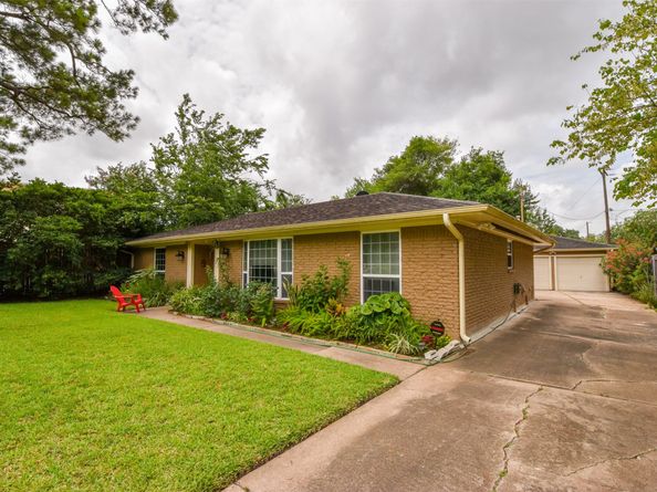 9030 Quebec Drive, Houston TX 77096