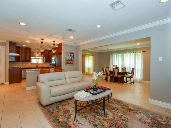 9030 Quebec Drive, Houston TX 77096