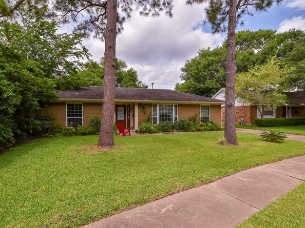 9030 Quebec Drive, Houston TX 77096