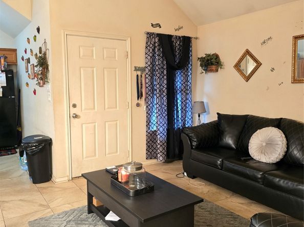 2112 Davis Street B, Houston TX 77026