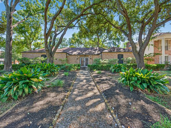 13903 Chevy Chase Drive, Houston TX 77077