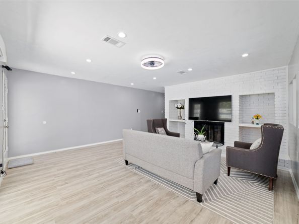 6111 Westbranch Drive, Houston TX 77072