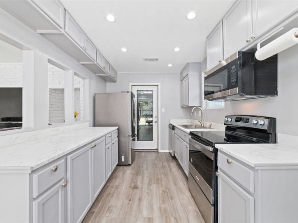 6111 Westbranch Drive, Houston TX 77072
