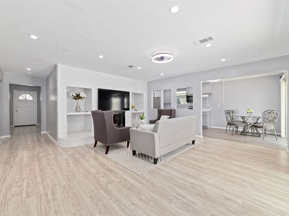 6111 Westbranch Drive, Houston TX 77072