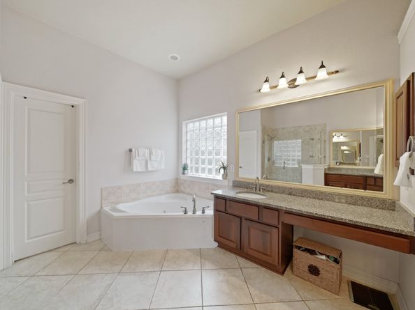 1619 Caledonia Trail, Sugar Land TX 77479