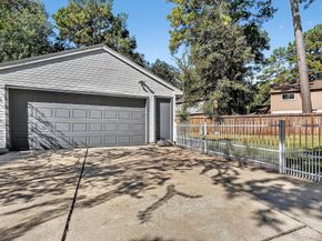 19 Hickory Oak Drive, The Woodlands TX 77381