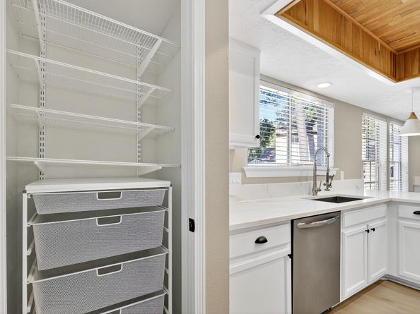 19 Hickory Oak Drive, The Woodlands TX 77381