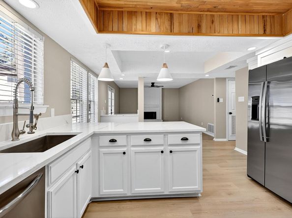 19 Hickory Oak Drive, The Woodlands TX 77381