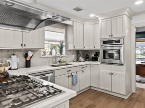 5739 Valkeith Drive, Houston TX 77096