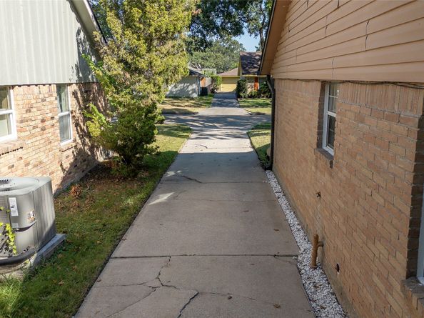 5739 Valkeith Drive, Houston TX 77096