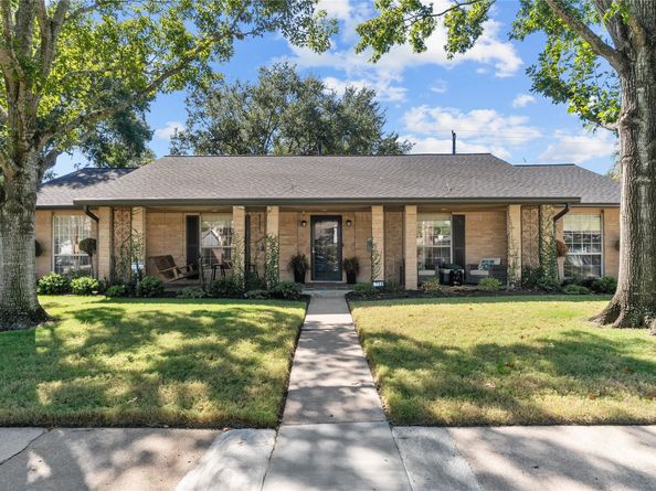 5739 Valkeith Drive, Houston TX 77096