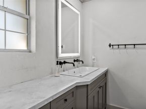 5739 Valkeith Drive, Houston TX 77096