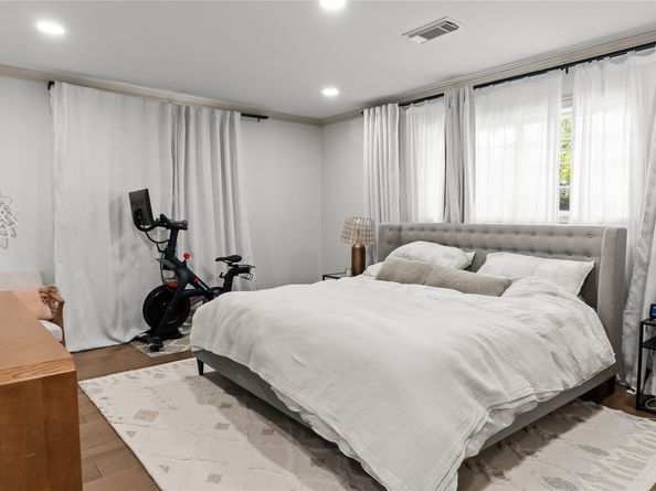 5739 Valkeith Drive, Houston TX 77096