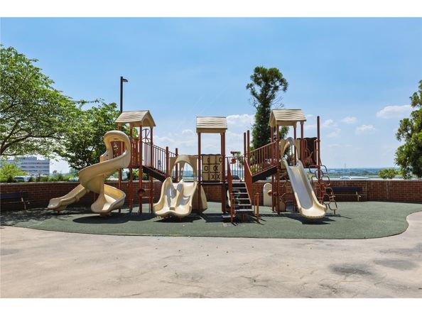 1705 Harmon Cove Tower 1705, Secaucus NJ 07094