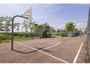 1705 Harmon Cove Tower 1705, Secaucus NJ 07094