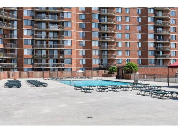 1705 Harmon Cove Tower 1705, Secaucus NJ 07094