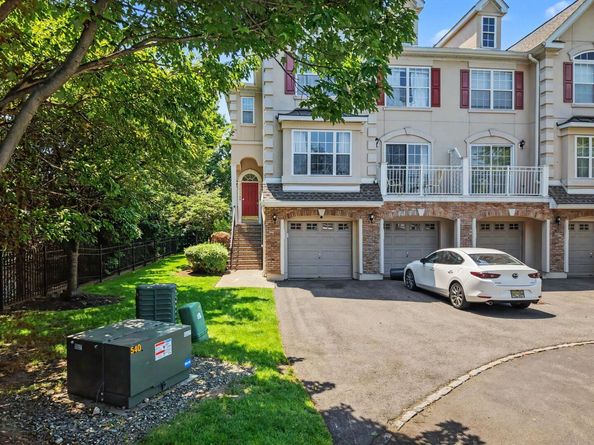 180 Blue Heron Dr 180, Secaucus NJ 07094