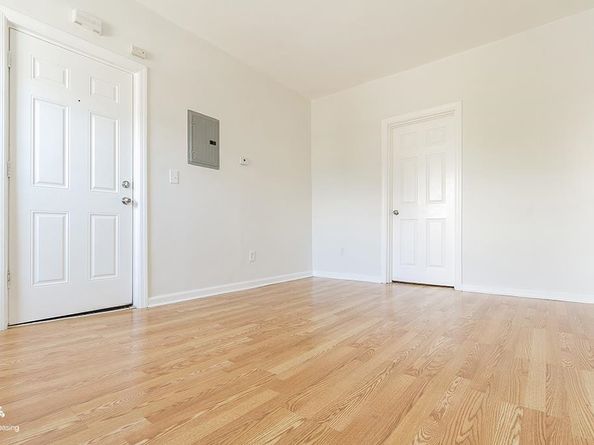 60 Dwight St, Jersey City NJ 07305