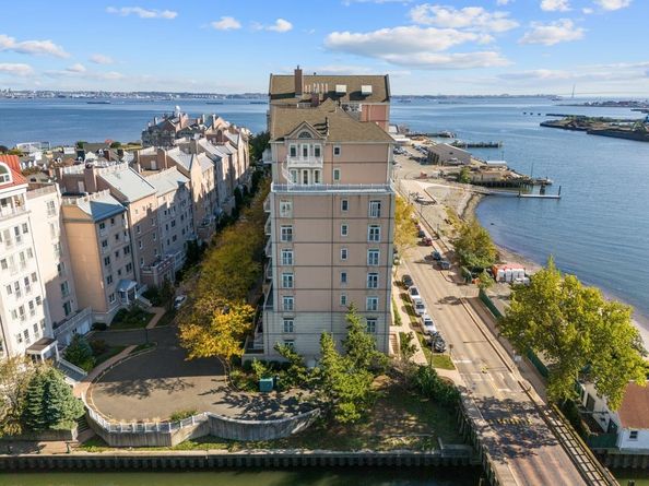 206 Shearwater Ct West 11, Jersey City NJ 07304