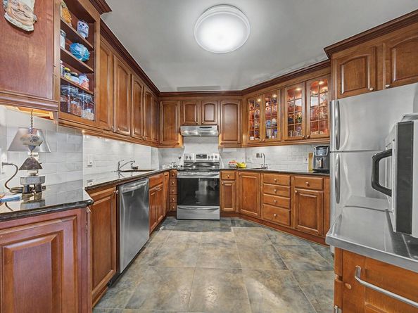 1015 Harmon Cove Tower, Secaucus NJ 07094