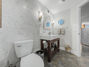 1015 Harmon Cove Tower, Secaucus NJ 07094
