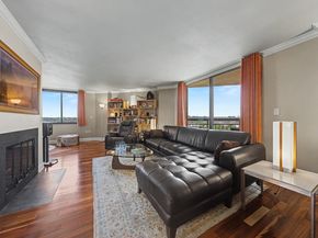 1015 Harmon Cove Tower, Secaucus NJ 07094