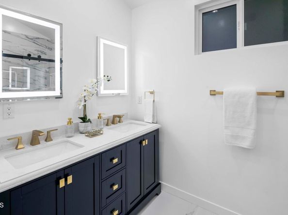 529 N Griffith Park Drive, Burbank CA 91506
