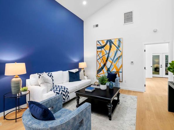 529 N Griffith Park Drive, Burbank CA 91506