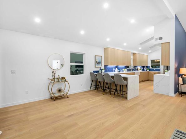 529 N Griffith Park Drive, Burbank CA 91506